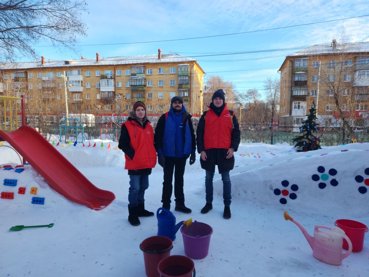 Волонтеры помогли детскому саду N°382 на Уралмаше.